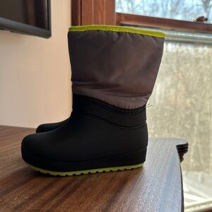 Wonder Nation Black and Lime Kids Snow Boots